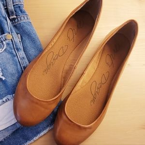 Camel brown flats - Size 7 shoe